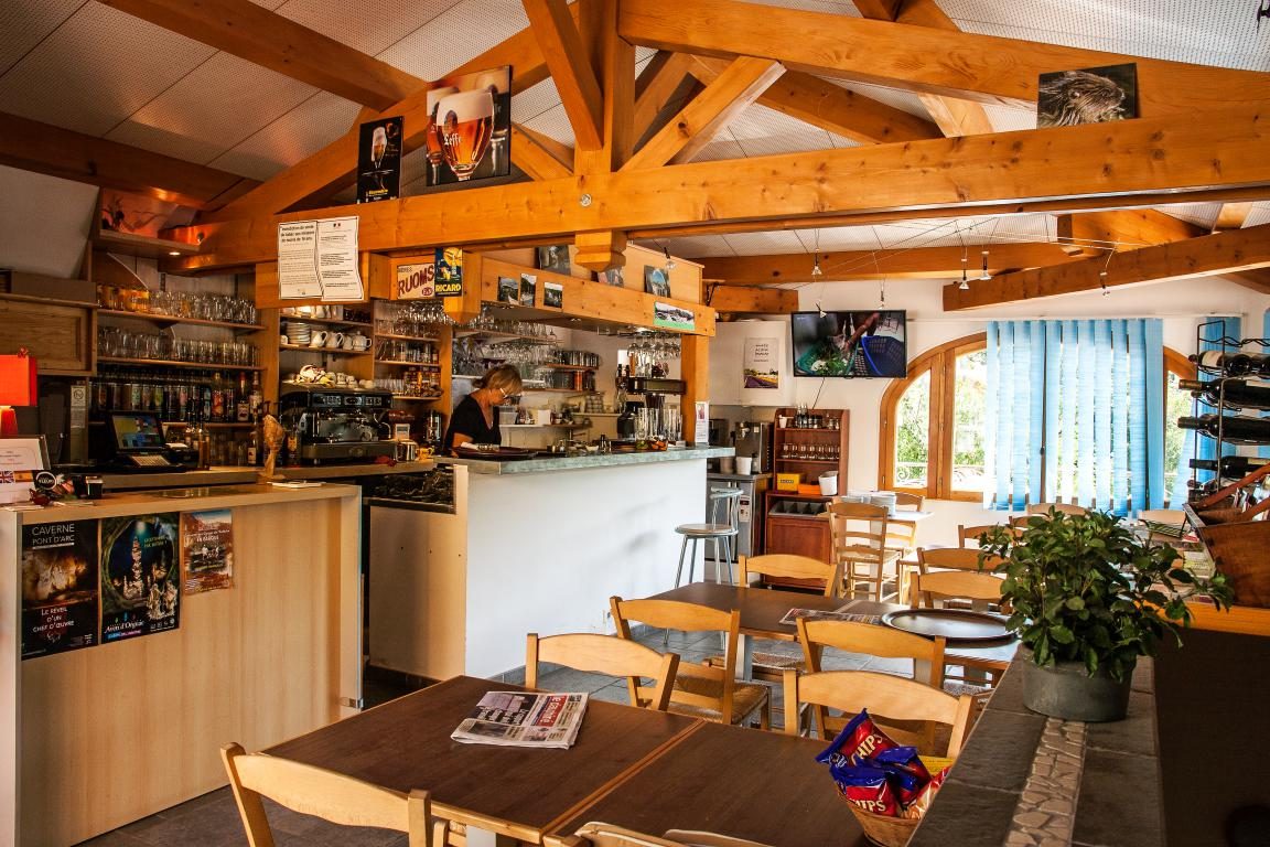 L'intérieur du bar de l'Hôtel La Garenne