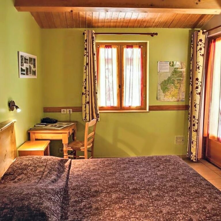La chambre double confort n°1 — Hôtel La Garenne, Labeaume (Ardèche)
