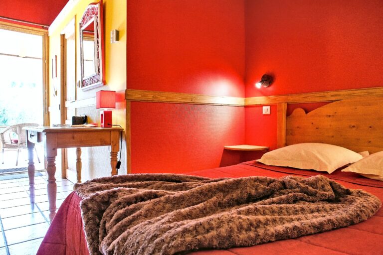 La chambre familiale n°6 — Hôtel La Garenne, Labeaume (Ardèche)